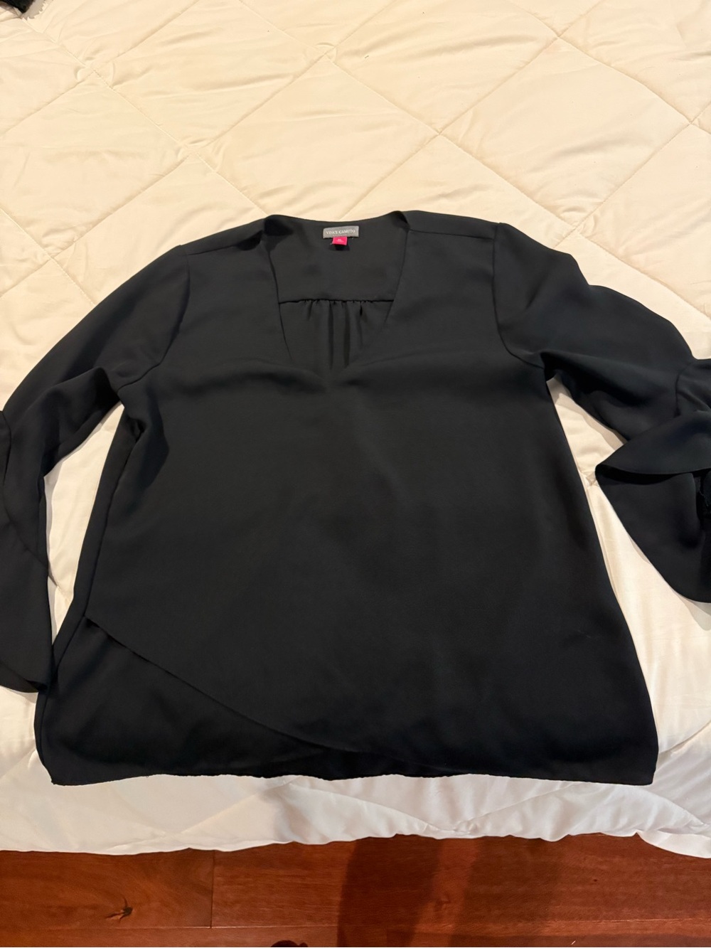 Vince Camuto Black V-Neck Wrap-Hem Long Sleeve Blouse